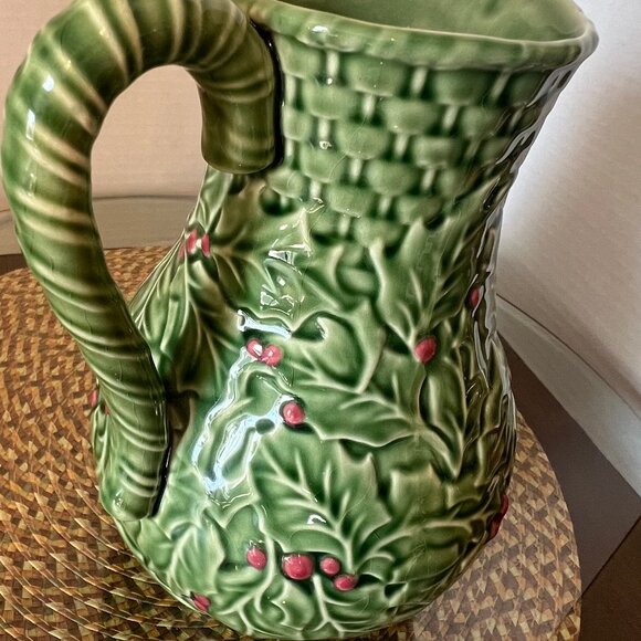 Bordallo Pinheiro Christmas Holly Pitcher - Picture 7 of 16